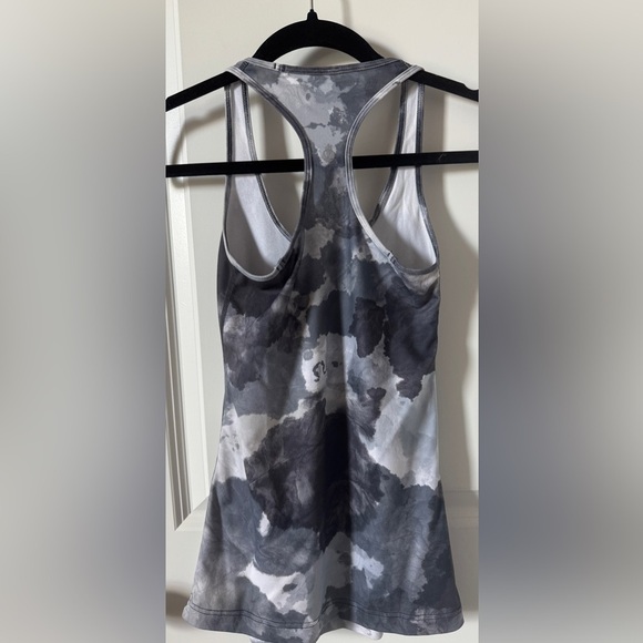 Lululemon Athletica Gray Tie-Dye Women's Tank Top Size 4 - Picture 3 of 5